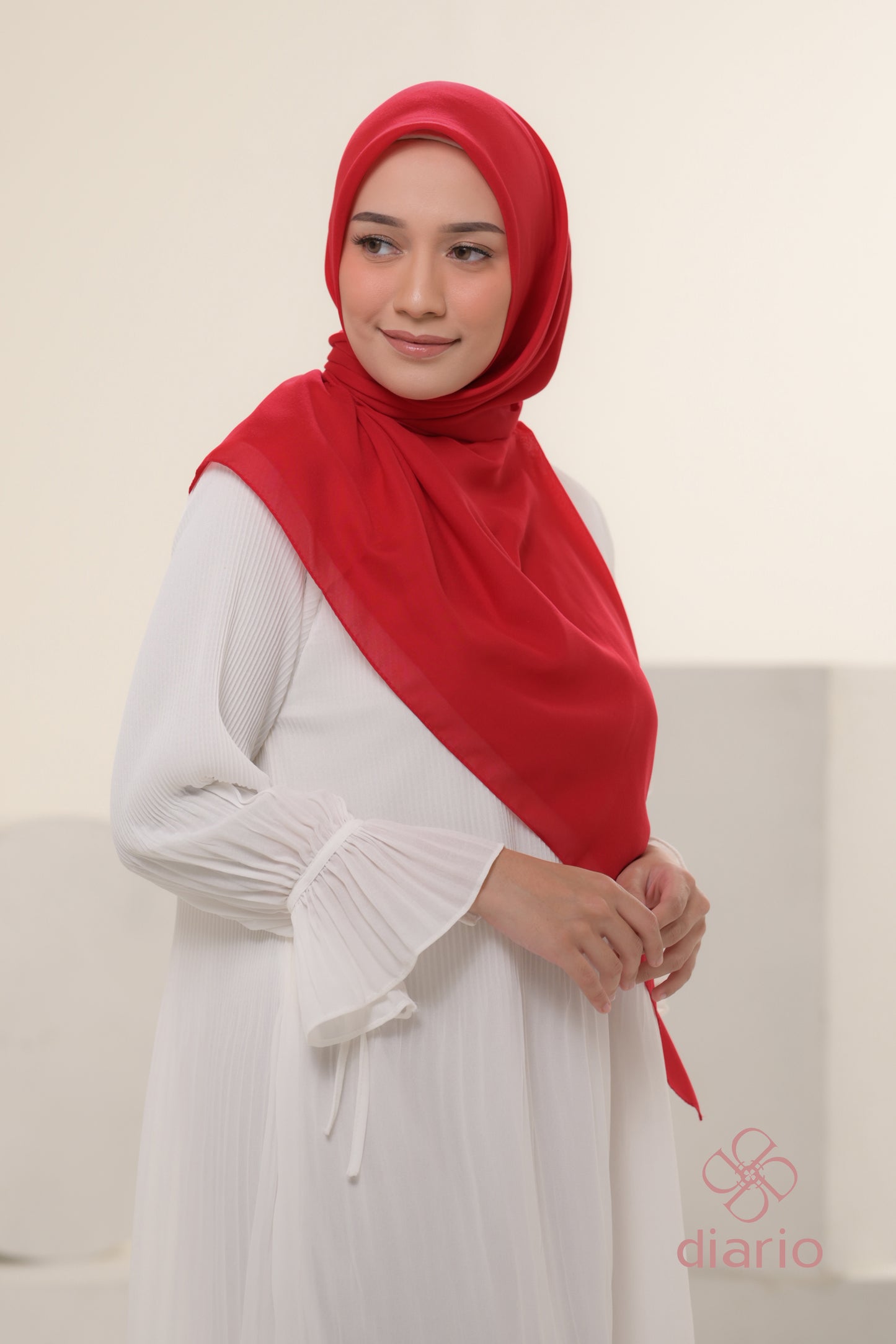 Diario - Kerudung Segi Empat Ultrafine Plain Scarf Voal Red Series